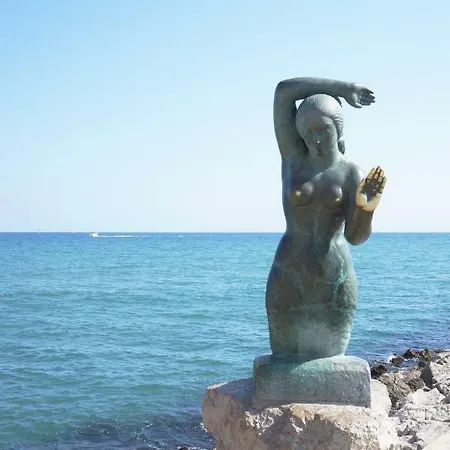 & Sitges